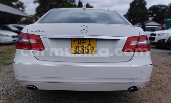 Acheter Occasion Voiture Mercedes‒Benz E–Class Blanc à Chegutu, Mashonaland West Acheter Occasion Voiture Mercedes‒Benz E–Class Blanc à Chegutu, Mashonaland West