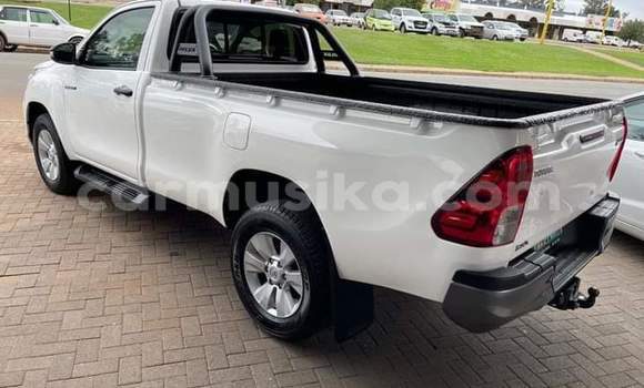 Nunua Ilio tumika Toyota Hilux Fedha Gari ndani ya Beitbridge nchini Matabeleland Kusini Nunua Ilio tumika Toyota Hilux Fedha Gari ndani ya Beitbridge nchini Matabeleland Kusini