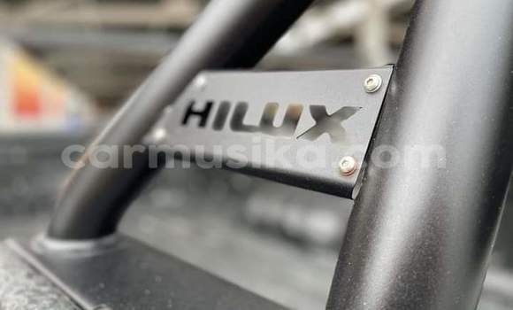 Nunua Ilio tumika Toyota Hilux Fedha Gari ndani ya Beitbridge nchini Matabeleland Kusini Nunua Ilio tumika Toyota Hilux Fedha Gari ndani ya Beitbridge nchini Matabeleland Kusini