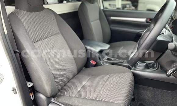 Nunua Ilio tumika Toyota Hilux Fedha Gari ndani ya Beitbridge nchini Matabeleland Kusini Nunua Ilio tumika Toyota Hilux Fedha Gari ndani ya Beitbridge nchini Matabeleland Kusini