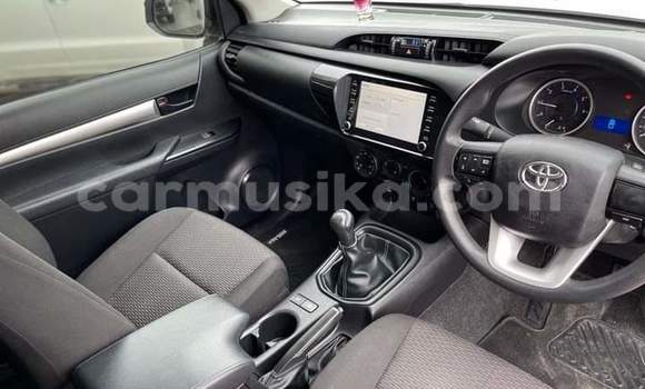 Nunua Ilio tumika Toyota Hilux Fedha Gari ndani ya Beitbridge nchini Matabeleland Kusini Nunua Ilio tumika Toyota Hilux Fedha Gari ndani ya Beitbridge nchini Matabeleland Kusini