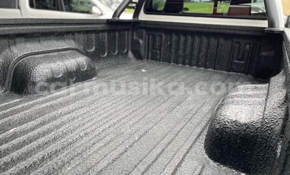 Nunua Ilio tumika Toyota Hilux Fedha Gari ndani ya Beitbridge nchini Matabeleland Kusini Nunua Ilio tumika Toyota Hilux Fedha Gari ndani ya Beitbridge nchini Matabeleland Kusini