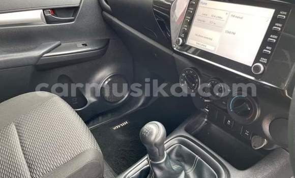Nunua Ilio tumika Toyota Hilux Fedha Gari ndani ya Beitbridge nchini Matabeleland Kusini Nunua Ilio tumika Toyota Hilux Fedha Gari ndani ya Beitbridge nchini Matabeleland Kusini