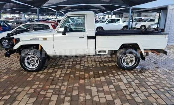 Tenga Tsaru Toyota Land Cruiser Chena Mota in Beitbridge in Matabeleland South Tenga Tsaru Toyota Land Cruiser Chena Mota in Beitbridge in Matabeleland South