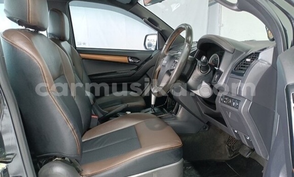 Nunua Ilio tumika Isuzu D–MAX Nyeusi Gari ndani ya Beitbridge nchini Matabeleland Kusini Nunua Ilio tumika Isuzu D–MAX Nyeusi Gari ndani ya Beitbridge nchini Matabeleland Kusini