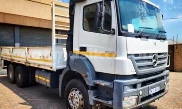 Acheter Occasion Utilitaire Mercedes‒Benz Truck Blanc à Beitbridge, Matabeleland South