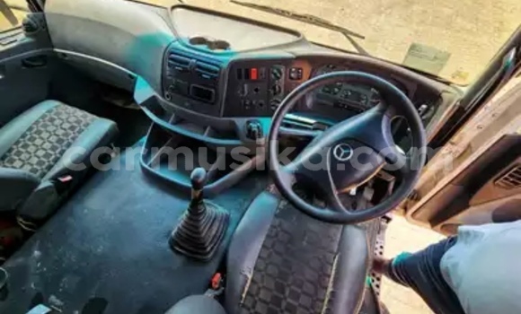 Tenga Tsaru Mercedes‒Benz Truck Chena Rori in Beitbridge in Matabeleland South Tenga Tsaru Mercedes‒Benz Truck Chena Rori in Beitbridge in Matabeleland South