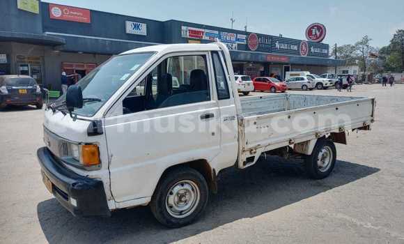 Nunua Ilio tumika Toyota HiAce Nyeupe Lori ndani ya Borrowdale nchini Harare