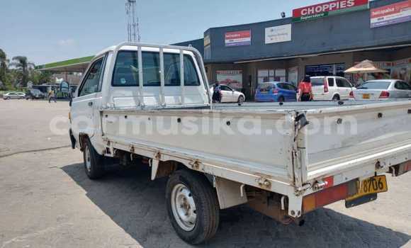 Acheter Occasion Utilitaire Toyota HiAce Blanc à Borrowdale, Harare Acheter Occasion Utilitaire Toyota HiAce Blanc à Borrowdale, Harare