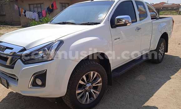 Acheter Occasion Voiture Isuzu D–MAX Blanc à Borrowdale, Harare