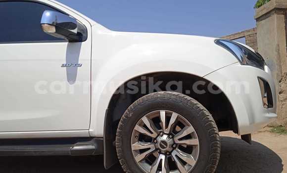 Acheter Occasion Voiture Isuzu D–MAX Blanc à Borrowdale, Harare Acheter Occasion Voiture Isuzu D–MAX Blanc à Borrowdale, Harare