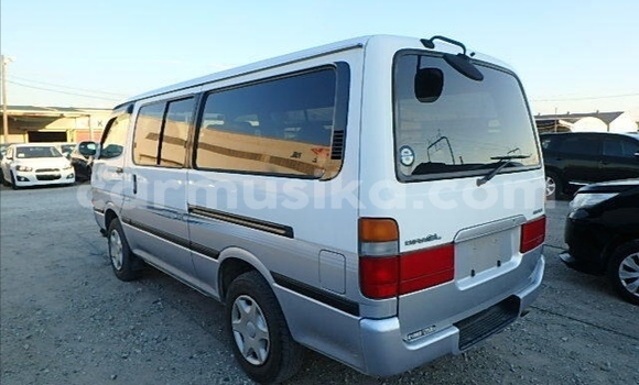 Nunua Ilio tumika Toyota Hiace Nyeupe Gari ndani ya Beitbridge nchini Matabeleland Kusini Nunua Ilio tumika Toyota Hiace Nyeupe Gari ndani ya Beitbridge nchini Matabeleland Kusini