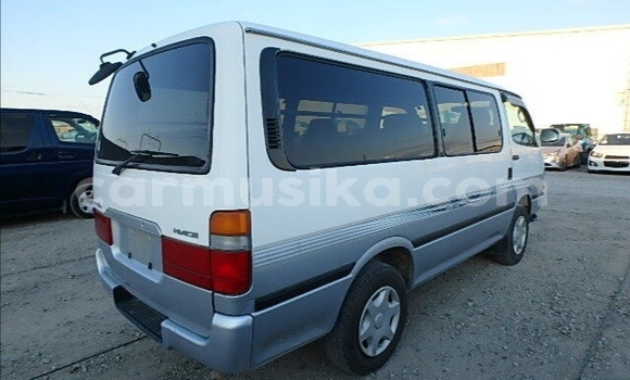 Nunua Ilio tumika Toyota Hiace Nyeupe Gari ndani ya Beitbridge nchini Matabeleland Kusini Nunua Ilio tumika Toyota Hiace Nyeupe Gari ndani ya Beitbridge nchini Matabeleland Kusini