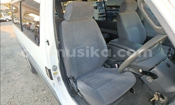 Nunua Ilio tumika Toyota Hiace Nyeupe Gari ndani ya Beitbridge nchini Matabeleland Kusini Nunua Ilio tumika Toyota Hiace Nyeupe Gari ndani ya Beitbridge nchini Matabeleland Kusini