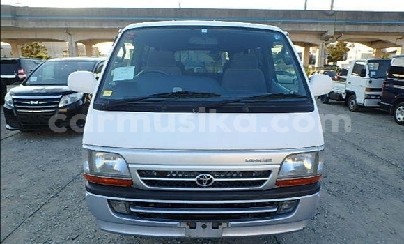 Nunua Ilio tumika Toyota Hiace Nyeupe Gari ndani ya Beitbridge nchini Matabeleland Kusini Nunua Ilio tumika Toyota Hiace Nyeupe Gari ndani ya Beitbridge nchini Matabeleland Kusini