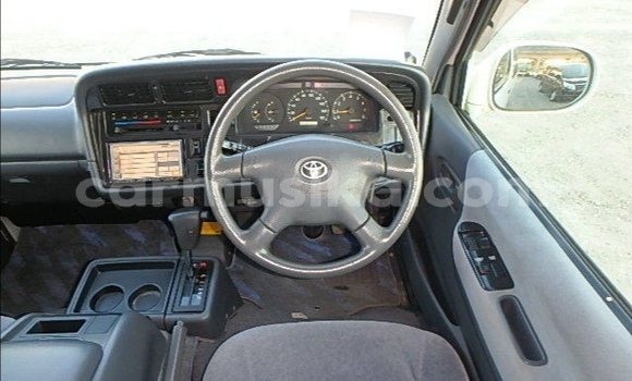 Nunua Ilio tumika Toyota Hiace Nyeupe Gari ndani ya Beitbridge nchini Matabeleland Kusini Nunua Ilio tumika Toyota Hiace Nyeupe Gari ndani ya Beitbridge nchini Matabeleland Kusini