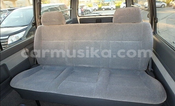 Nunua Ilio tumika Toyota Hiace Nyeupe Gari ndani ya Beitbridge nchini Matabeleland Kusini Nunua Ilio tumika Toyota Hiace Nyeupe Gari ndani ya Beitbridge nchini Matabeleland Kusini