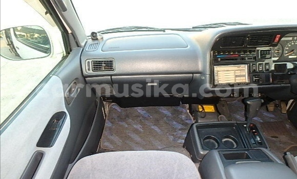 Nunua Ilio tumika Toyota Hiace Nyeupe Gari ndani ya Beitbridge nchini Matabeleland Kusini Nunua Ilio tumika Toyota Hiace Nyeupe Gari ndani ya Beitbridge nchini Matabeleland Kusini