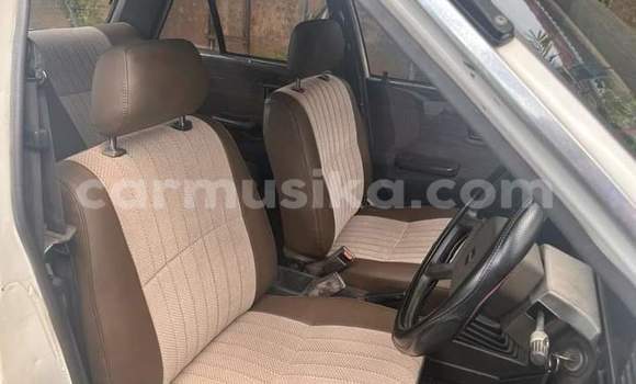 Acheter Occasion Voiture Nissan Sunny Blanc à Beitbridge, Matabeleland South Acheter Occasion Voiture Nissan Sunny Blanc à Beitbridge, Matabeleland South