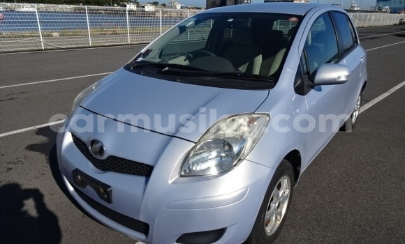 Buy Used Toyota Vitz Blue Car in Beitbridge in Matabeleland South