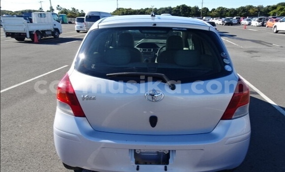 Acheter Occasion Voiture Toyota Vitz Bleu à Beitbridge, Matabeleland South Acheter Occasion Voiture Toyota Vitz Bleu à Beitbridge, Matabeleland South