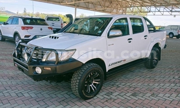 Tenga Tsaru Toyota Hilux Chena Mota in Beitbridge in Matabeleland South