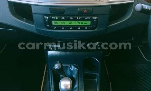 Nunua Ilio tumika Toyota Hilux Nyeupe Gari ndani ya Beitbridge nchini Matabeleland Kusini Nunua Ilio tumika Toyota Hilux Nyeupe Gari ndani ya Beitbridge nchini Matabeleland Kusini