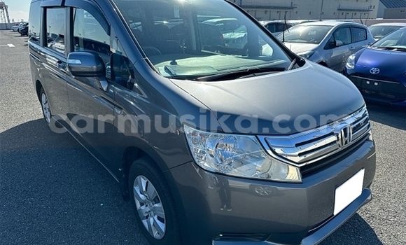 Buy Used Honda Stepwgn Beige Car in Beitbridge in Matabeleland South