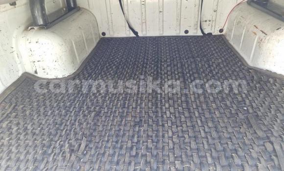 Acheter Occasion Voiture Nissan Hardbody Blanc à Beitbridge, Matabeleland South Acheter Occasion Voiture Nissan Hardbody Blanc à Beitbridge, Matabeleland South