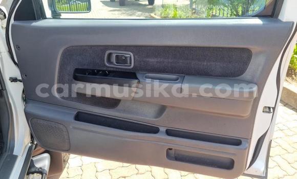 Acheter Occasion Voiture Nissan Hardbody Blanc à Beitbridge, Matabeleland South Acheter Occasion Voiture Nissan Hardbody Blanc à Beitbridge, Matabeleland South