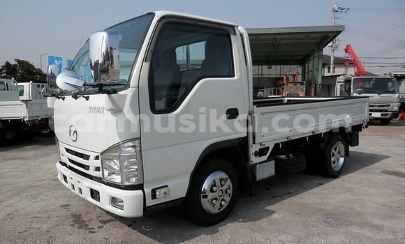 Nunua Ilio tumika Mazda Tribute Nyeupe Gari ndani ya Beitbridge nchini Matabeleland Kusini