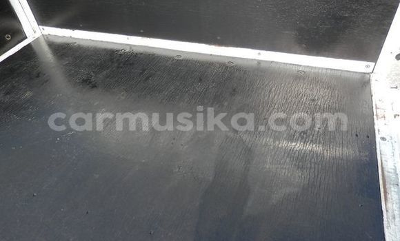 Tenga Tsaru Mazda Tribute Chena Mota in Beitbridge in Matabeleland South Tenga Tsaru Mazda Tribute Chena Mota in Beitbridge in Matabeleland South