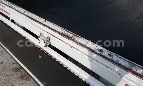 Tenga Tsaru Mazda Tribute Chena Mota in Beitbridge in Matabeleland South Tenga Tsaru Mazda Tribute Chena Mota in Beitbridge in Matabeleland South