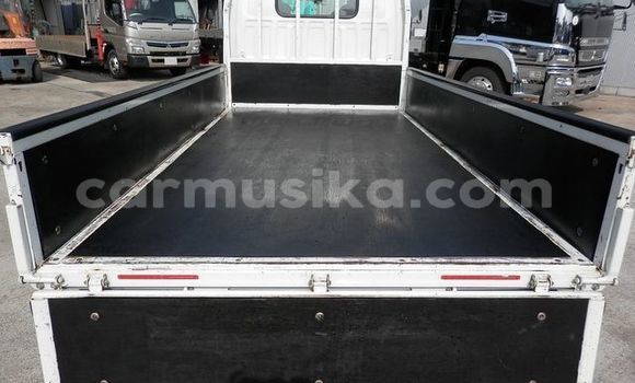 Tenga Tsaru Mazda Tribute Chena Mota in Beitbridge in Matabeleland South Tenga Tsaru Mazda Tribute Chena Mota in Beitbridge in Matabeleland South