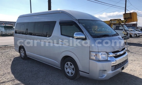 Nunua Ilio tumika Toyota Hiace Fedha Gari ndani ya Beitbridge nchini Matabeleland Kusini