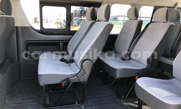 Buy Used Toyota Hiace Silver Car in Beitbridge in Matabeleland South Buy Used Toyota Hiace Silver Car in Beitbridge in Matabeleland South