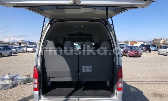 Buy Used Toyota Hiace Silver Car in Beitbridge in Matabeleland South Buy Used Toyota Hiace Silver Car in Beitbridge in Matabeleland South