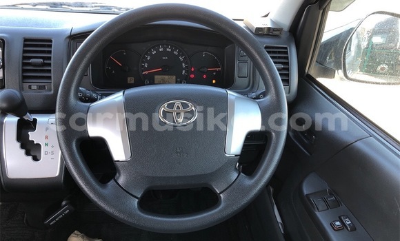 Buy Used Toyota Hiace Silver Car in Beitbridge in Matabeleland South Buy Used Toyota Hiace Silver Car in Beitbridge in Matabeleland South