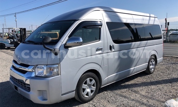 Buy Used Toyota Hiace Silver Car in Beitbridge in Matabeleland South Buy Used Toyota Hiace Silver Car in Beitbridge in Matabeleland South