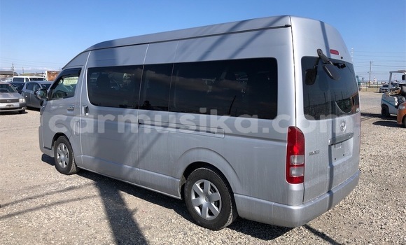 Buy Used Toyota Hiace Silver Car in Beitbridge in Matabeleland South Buy Used Toyota Hiace Silver Car in Beitbridge in Matabeleland South