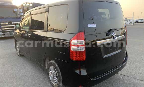 Acheter Occasion Voiture Toyota Noah Noir à Beitbridge, Matabeleland South Acheter Occasion Voiture Toyota Noah Noir à Beitbridge, Matabeleland South
