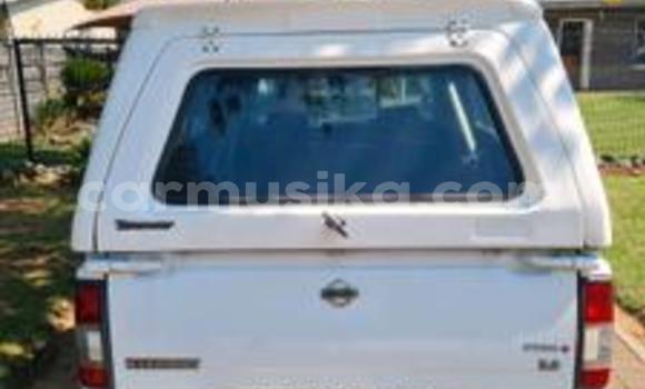 Acheter Occasion Voiture Nissan Hardbody Blanc à Beitbridge, Matabeleland South Acheter Occasion Voiture Nissan Hardbody Blanc à Beitbridge, Matabeleland South