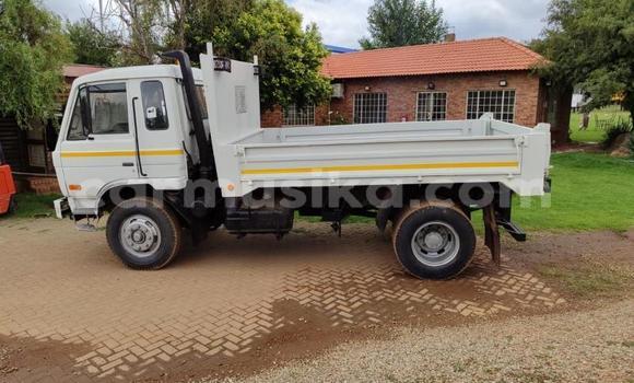 Buy Used Nissan UD White Truck in Beitbridge in Matabeleland South Buy Used Nissan UD White Truck in Beitbridge in Matabeleland South