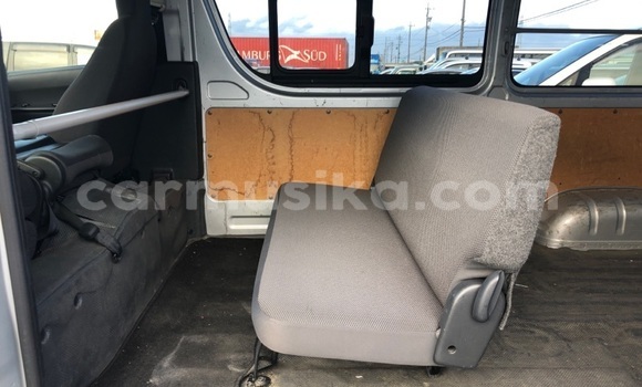 Buy Used Toyota Hiace Silver Car in Beitbridge in Matabeleland South Buy Used Toyota Hiace Silver Car in Beitbridge in Matabeleland South