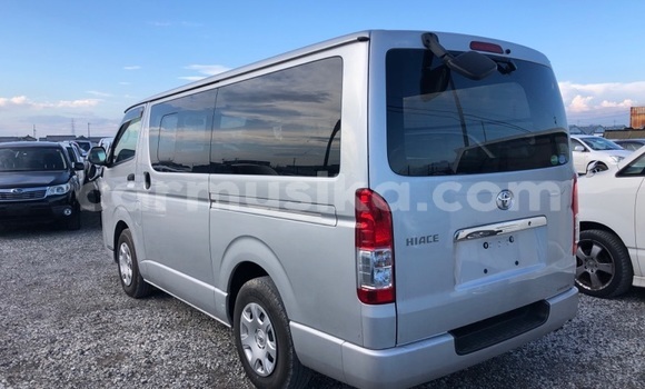 Buy Used Toyota Hiace Silver Car in Beitbridge in Matabeleland South Buy Used Toyota Hiace Silver Car in Beitbridge in Matabeleland South