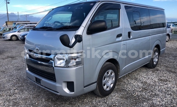 Buy Used Toyota Hiace Silver Car in Beitbridge in Matabeleland South Buy Used Toyota Hiace Silver Car in Beitbridge in Matabeleland South