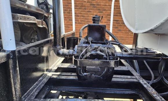 Acheter Occasion Utilitaire Nissan UD Blanc à Beitbridge, Matabeleland South Acheter Occasion Utilitaire Nissan UD Blanc à Beitbridge, Matabeleland South