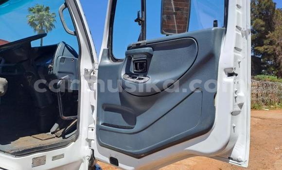 Acheter Occasion Utilitaire Nissan UD Blanc à Beitbridge, Matabeleland South Acheter Occasion Utilitaire Nissan UD Blanc à Beitbridge, Matabeleland South