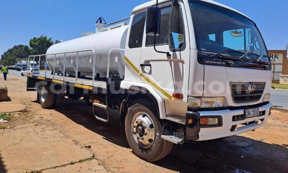 Acheter Occasion Utilitaire Nissan UD Blanc à Beitbridge, Matabeleland South Acheter Occasion Utilitaire Nissan UD Blanc à Beitbridge, Matabeleland South