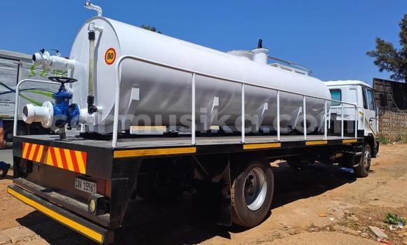 Acheter Occasion Utilitaire Nissan UD Blanc à Beitbridge, Matabeleland South Acheter Occasion Utilitaire Nissan UD Blanc à Beitbridge, Matabeleland South